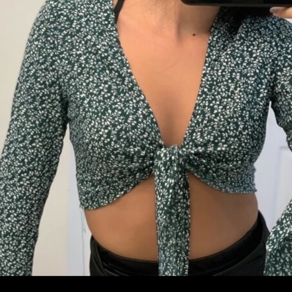 Super cute floral tie shirt